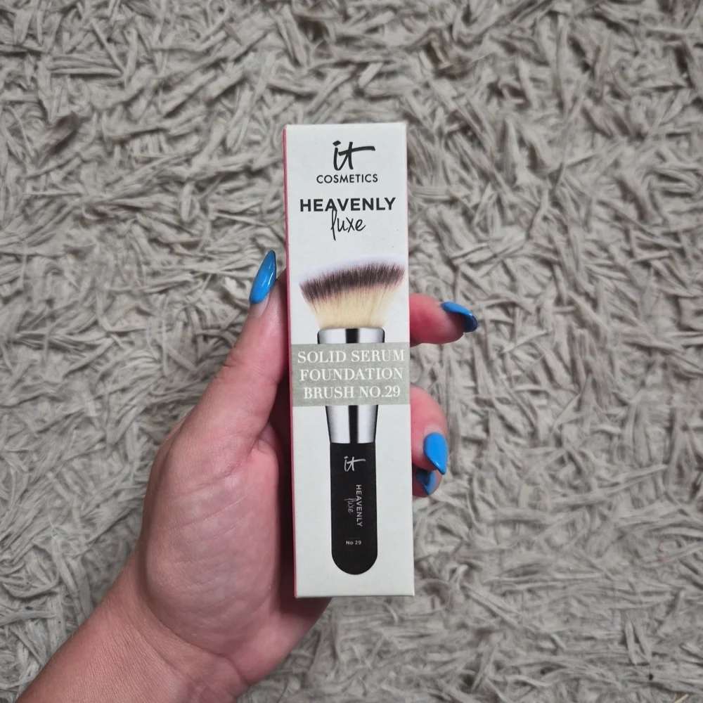 it Cosmetics Heavenly Luxe Solid Serum Foundation Brush No. 29 New NIB Sealed ✨️